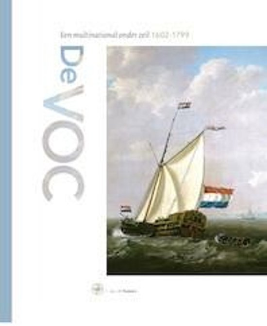 Boekomslag 'De VOC' met schilderij van een VOC-schip op zee, met Nederlandse vlaggen.