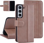 UNIQ Accessoire Samsung Galaxy S22 Leather Book Case case - Or Rose - Porte-cartes pour 3 cartes - Fermeture magnétique