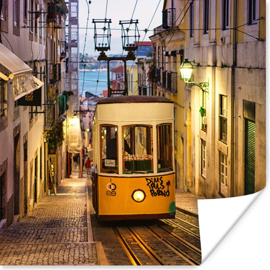 Poster Een kabelbaan van een tram in Lissabon tijdens de avond - 30x30 cm