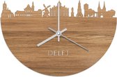 Skyline Klok Delft Eikenhout - Ø 40 cm - Stil uurwerk - Wanddecoratie - Meer steden beschikbaar - Woonkamer idee - Woondecoratie - City Art - Steden kunst - Cadeau voor hem - Cadeau voor haar - Jubileum - Trouwerij - Housewarming - WoodWideCities
