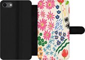 Bookcase Geschikt voor iPhone SE 2020 telefoonhoesje - Bloem - Bladeren - Veldbloemen - Met vakjes - Wallet case met magneetsluiting