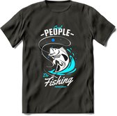 Cool People Do Fishing - Vissen T-Shirt | Blauw | Grappig Verjaardag Vis Hobby Cadeau Shirt | Dames - Heren - Unisex | Tshirt Hengelsport Kleding Kado - Donker Grijs - 3XL