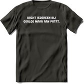 Dacht Iedereen Bij Oorlog Maar... - Snack T-Shirt | Grappig Verjaardag Kleding Cadeau | Eten En Snoep Shirt | Dames - Heren - Unisex Tshirt | - Donker Grijs - S