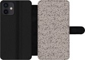 Bookcase Geschikt voor iPhone 12 telefoonhoesje - Stippen - Zwart - Grijs - Met vakjes - Wallet case met magneetsluiting