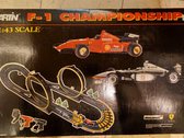 Artin F1 CHampionship racebaan - MC Laren en Ferrari - 2 Loopings - Gewaagde helling -  6,5 meter baanlengte