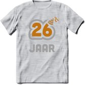 26 Jaar Feest T-Shirt | Goud - Zilver | Grappig Verjaardag Cadeau Shirt | Dames - Heren - Unisex | Tshirt Kleding Kado | - Licht Grijs - Gemaleerd - L