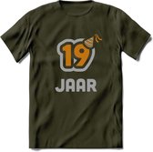 19 Jaar Feest T-Shirt | Goud - Zilver | Grappig Verjaardag Cadeau Shirt | Dames - Heren - Unisex | Tshirt Kleding Kado | - Leger Groen - M