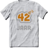 42 Jaar Feest T-Shirt | Goud - Zilver | Grappig Verjaardag Cadeau Shirt | Dames - Heren - Unisex | Tshirt Kleding Kado | - Licht Grijs - Gemaleerd - L