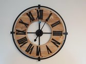 Houten klok met zwart metalen Romeinse cijfers 60 cm