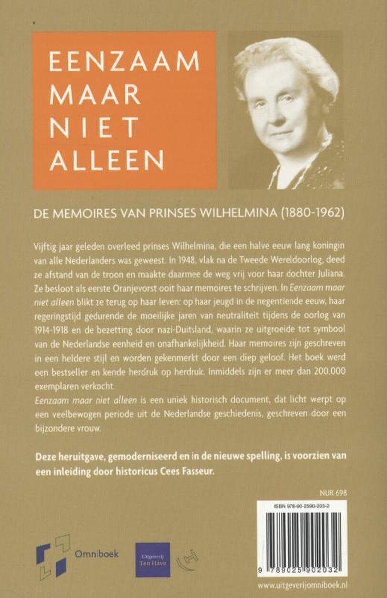 Achterkant van een boek met de titel 'EENZAAM MAAR NIET ALLEEN' en een portret van Prinses Wilhelmina.