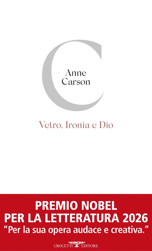 Boekomslag: Anne Carson, Vetro, Ironia e Dio. Grote grijze letter C, rode balk onderaan met Nobelprijs-vermelding.