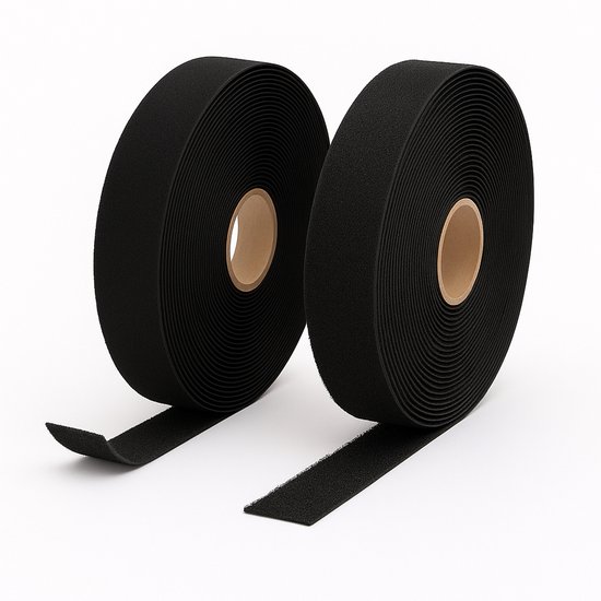Twee rollen zwart klittenband met haak en lus, 30mm breed.
