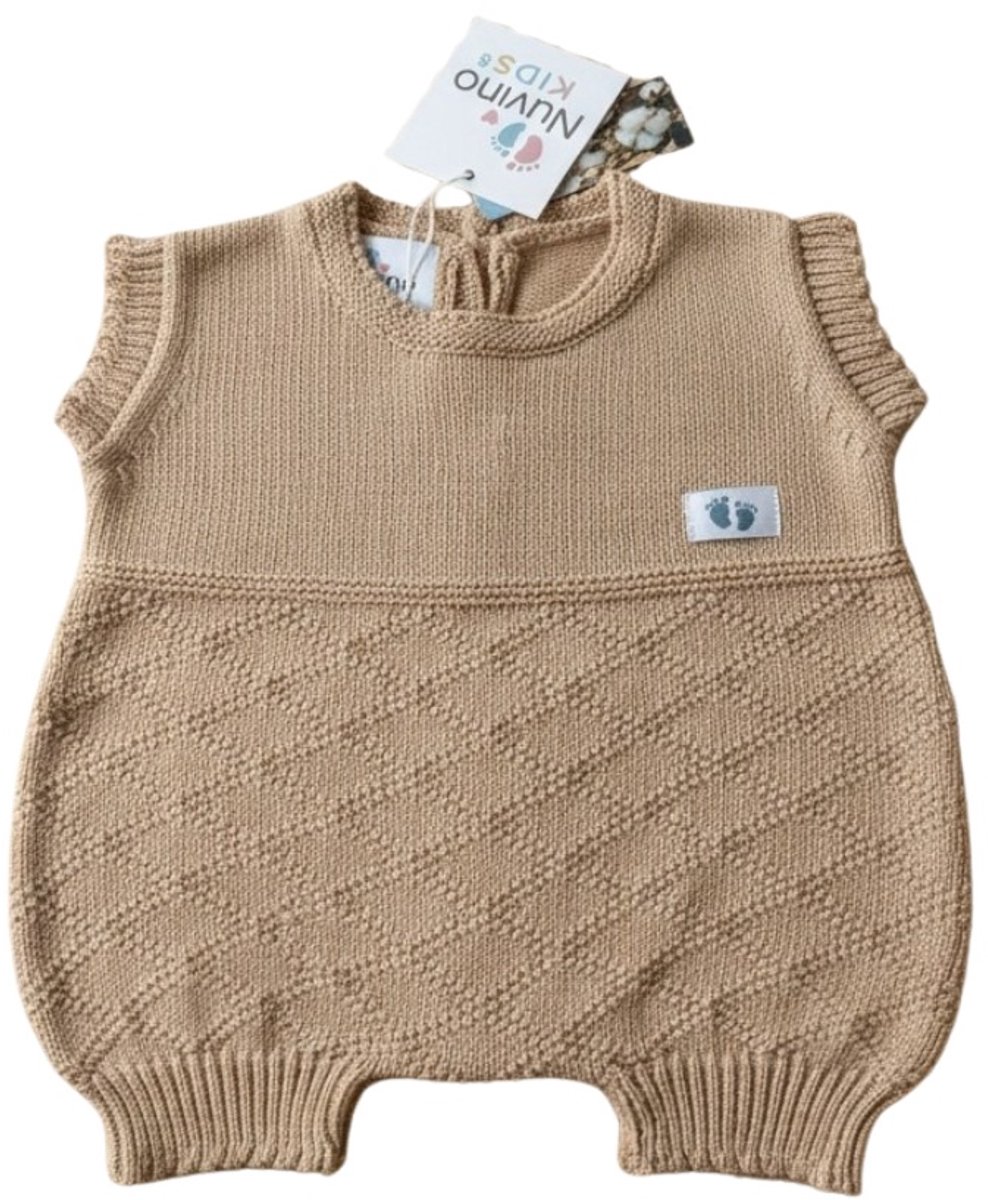 Nuvinokids Zandgebreid - Baby Romper - 100% Katoen - Maat 62/68 - Peuter - Kind - Newborn - Rompertje - Boxpakje - Babypakje - Kruippakje - Babykleding - Gebreide Romper - Lange Mouw - Drukknopen - Zacht en Ademend - Jongen - Meisje - Unisex