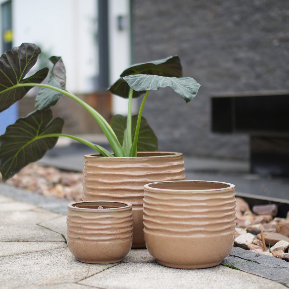 Bloempot – Handgemaakt Keramiek – Ø 20 cm – Glanzend Lichtbruin – Rond – Voor Binnen & Buiten