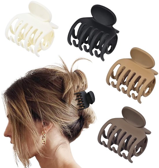 Collage van vier matte haarclips in crème, zwart, bruin en taupe, met een vrouw met een haarclip in haar opgestoken haar.