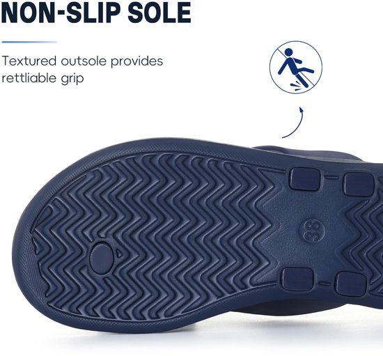 Antislipzool van een donkerblauwe teenslipper, met een getextureerde buitenzool voor betrouwbare grip.