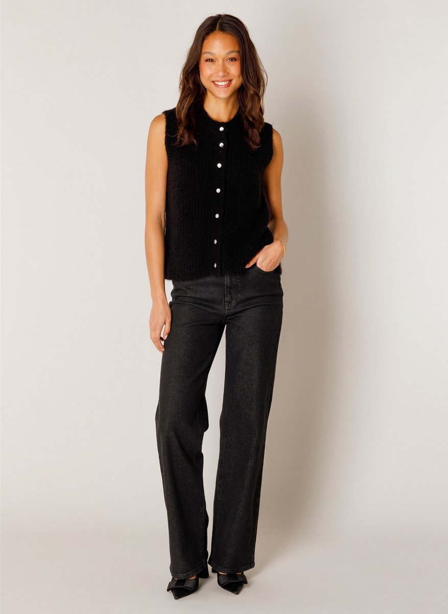 Base Level vest Nell