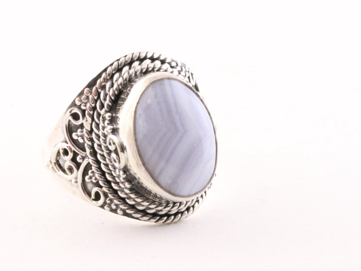 Bewerkte zilveren ring met blauwe lace agaat - maat 19
