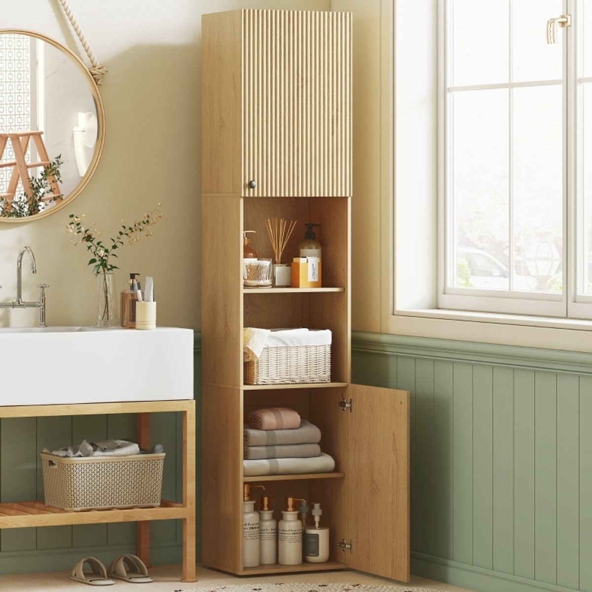 REDOM - Badkamerkast - Smal hoog formaat - 2 gesloten vakken en 2 open planken - 3 verstelbare planken - Scandinavische stijl - Hout en MDF - Eikenkleur - 40 x 31 x 182 cm