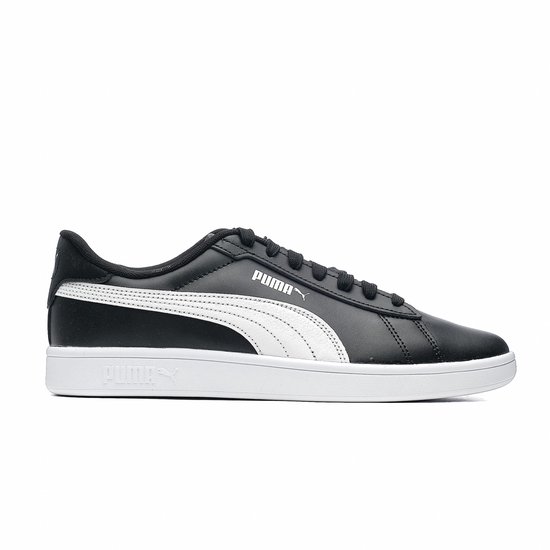 Zwarte Puma Smash sneakers met witte Puma-streep en witte zool.