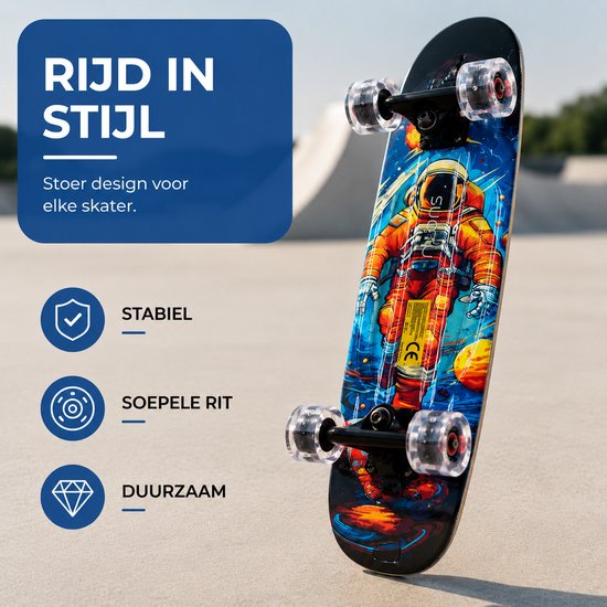 Skateboard met astronautenprint. Stootbestendig en duurzaam. Stabiele en soepele rit.