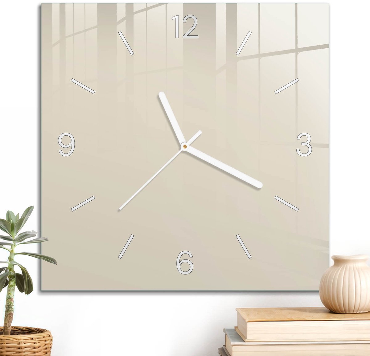 ArtPrintCave Beige Glazen Klok - 30x30 cm - Wandklok Vierkant - Steengeel Stille Wandklok - Abstractie Wandklok Keuken - Witte Klokwijzers