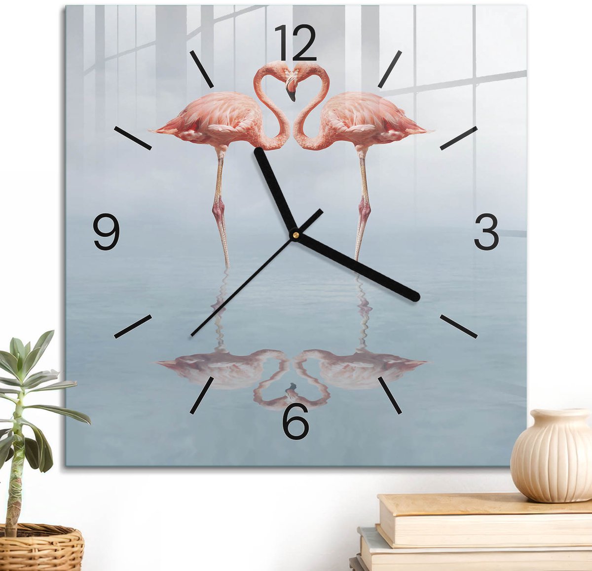 ArtPrintCave Blauw Glazen Klok - 30x30 cm - Wandklok Vierkant - Flamingos Hart Unieke Klok - Natuur Stille Wandklok - Zwarte Klokwijzers