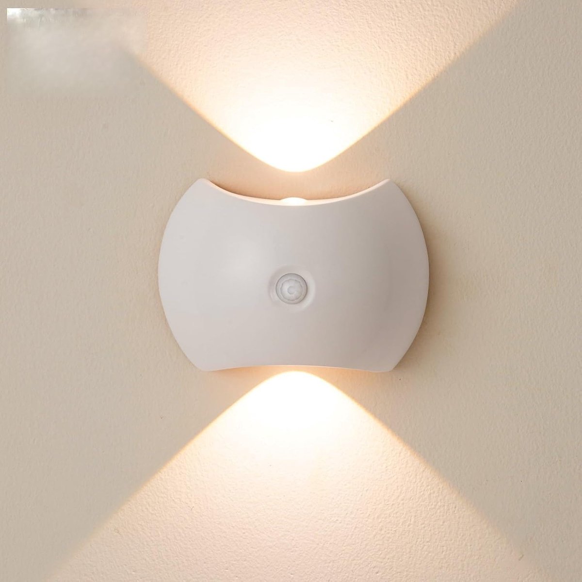 Wandlamp Binnen - Nachtlampje Met Bewegingssensor - Draadloze Led Wandverlichting - Oplaadbare Muurlamp - Trapverlichting - Kastverlichting - Slaapkamerlamp - Usb Oplaadbaar - Magnetisch - Warm Wit Licht - Wit - 1 Stuk