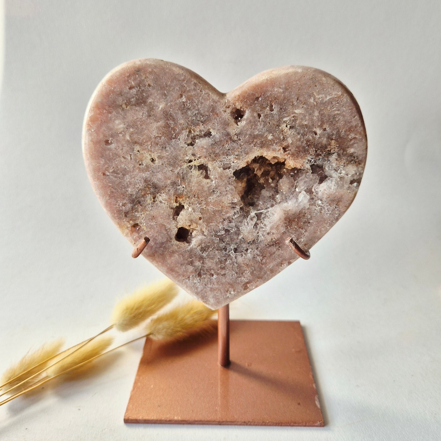 Moonlight Gemstones XL Edelsteen Druzy Pink Amethyst Hart – Hoge Kwaliteit ±600g | incl. metalen standaard | uniek stuk Roze Amethist Meerkleurig