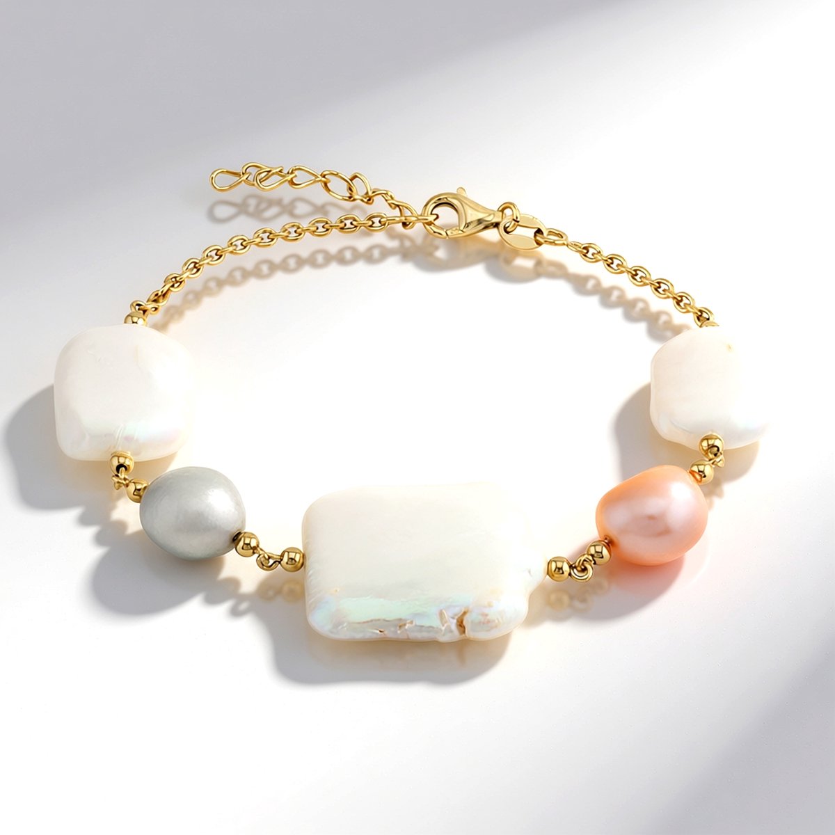 Cavill - Verstelbare Armband in 925 Sterling Zilver - Witte & Perzikkleurige Zoetwaterparels met Fancy Slijpsel - Luxe Parel Sieraad Dames