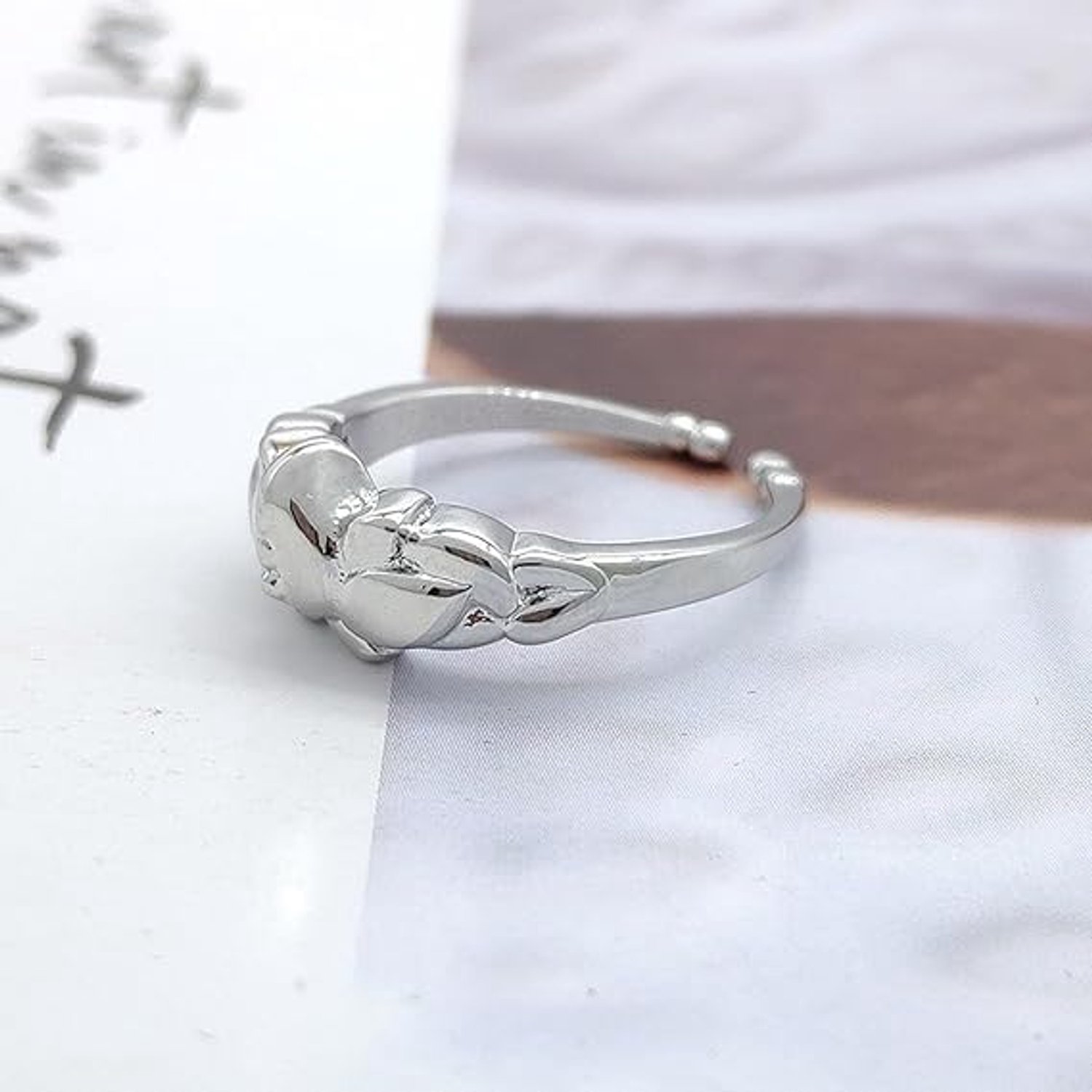 Ring van zamak – elfenbloemendesign, geïnspireerd op magische karakters, zilverkleurig glanzend