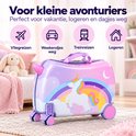 Roze en paarse kinderkoffer met eenhoornafbeelding, geschikt voor reizen en logeren.