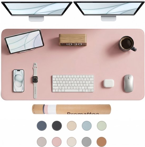 Roze bureauonderlegger van vegan leer met accessoires: toetsenbord, muis, smartphone, horloge en houten klok op een bureau.