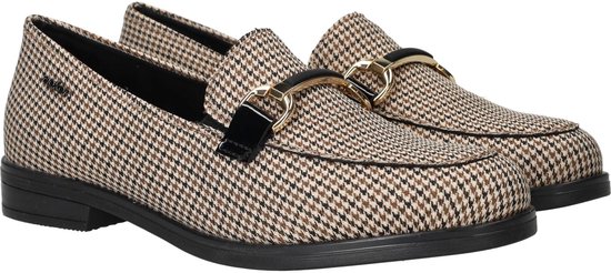 Paar damesloafers van Rieker met pied-de-poule patroon, bruin en zwart, met goudkleurige gespen.