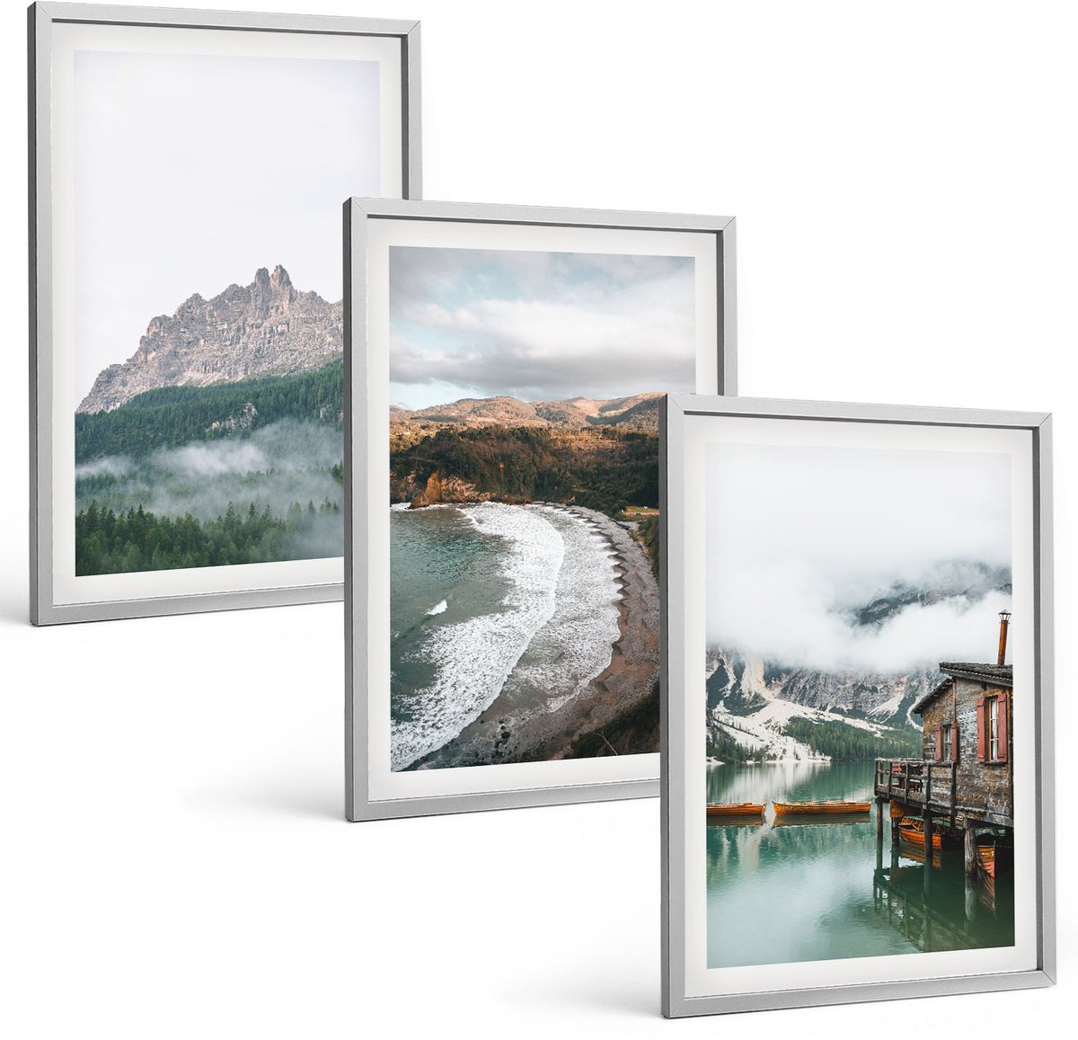 Coloray 3-Delige Schilderij Set - Berglandschap Met Een Strand En Een Houten Huis - 40 x 60 cm - Moderne Wanddecoratie - Slaapkamer - Interieur Decoratie