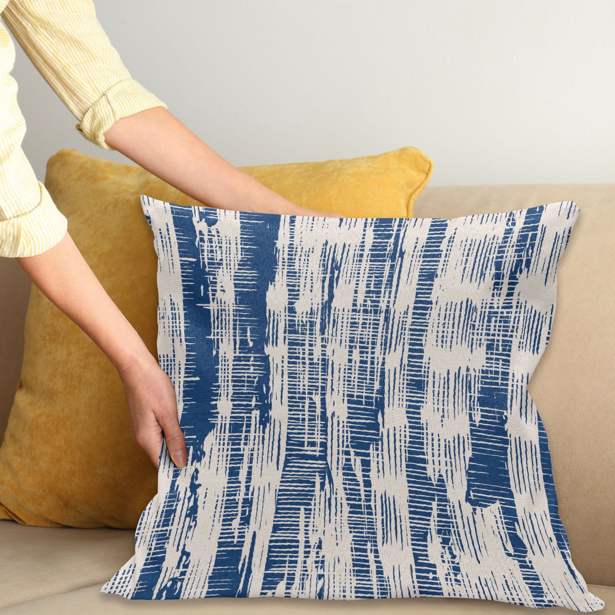 ABAKUHAUS Batik Kussenhoes, Abstract Stripy Grunge, Wasbare Kleurechte Kussenhoes met Digitale Dubbelzijdige Print en Ritssluiting, 50 x 50 cm, Marineblauw Crème
