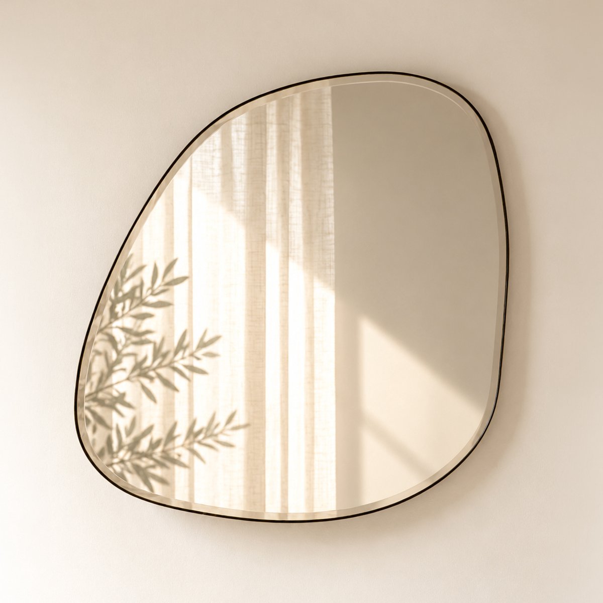 Indore Home Organische spiegel Pearl | Zwarte rand & facet rand | Wandspiegel | 80 x 70 cm | Indore Home