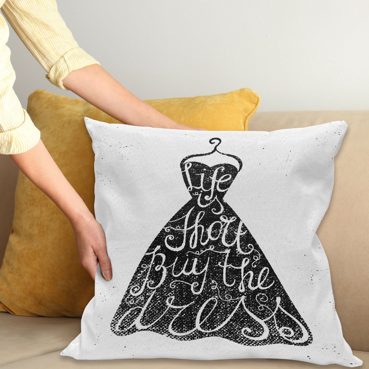 ABAKUHAUS Lifestyle Sierkussenhoes, Leven is Short Buy de Dress Woorden op Hanger Positive Illustratie, Decoratieve Vierkante Sierkussenhoes, 100 x 100 cm, Bruin Wit