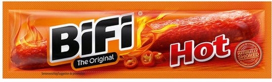 Bifi Hot salami-snack in oranje verpakking met vlammen en chilischijfjes, natuurlijk gerookt.