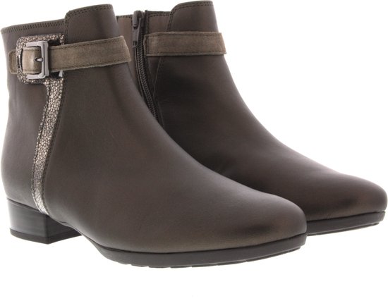 Paar bruine Gabor enkellaarzen met gesp en metallic accenten, voorzien van een subtiele ritssluiting.