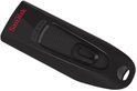 Zwarte SanDisk USB 3.0-stick met een schuifmechanisme en rood logo.