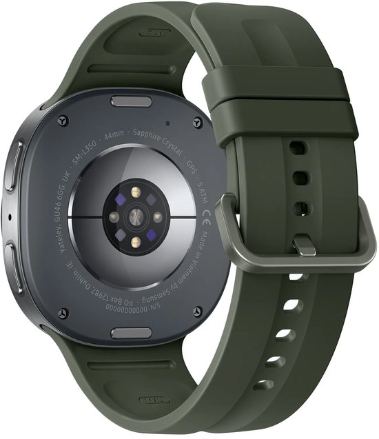 Achterkant van een olijfgroene smartwatch met zilveren behuizing en hartslagsensor.