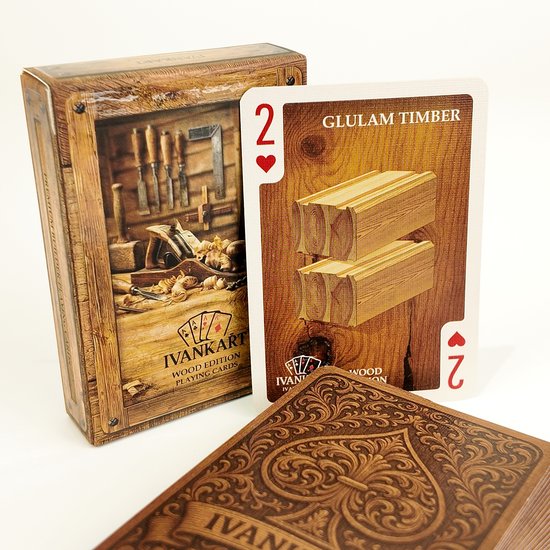Wood Edition speelkaarten met een 'Glulam Timber' kaart en een doosje met timmergereedschap-afbeelding.