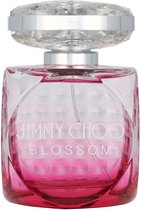 Jimmy Choo Blossom Eau de Parfum damesparfum in een roze glazen fles met kristallen dop.