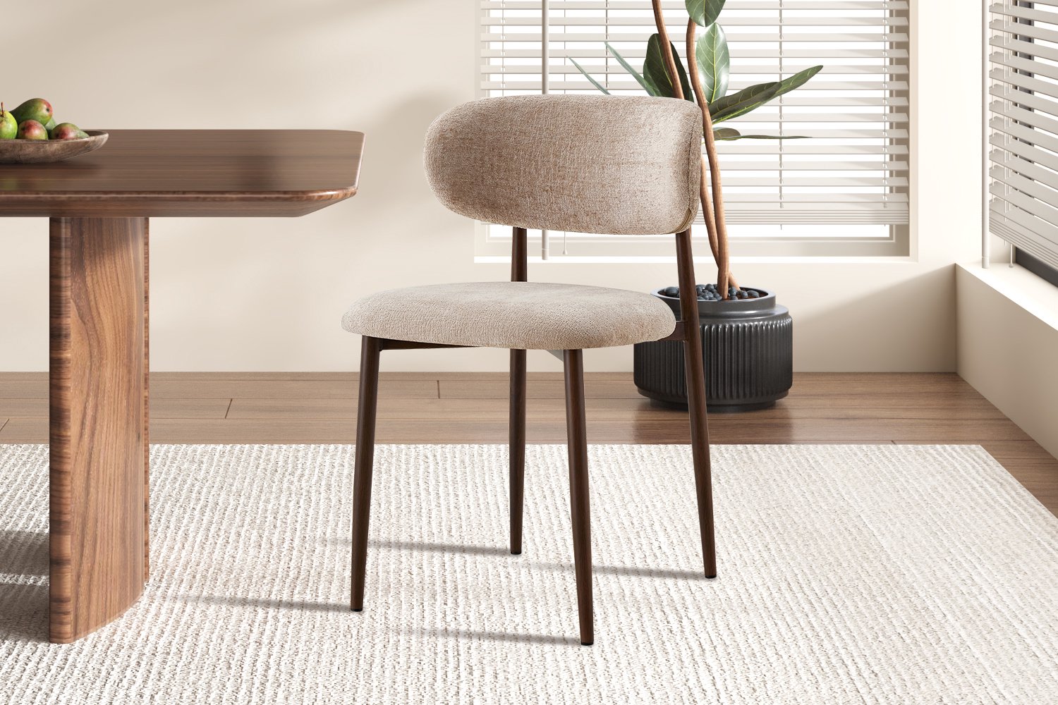 Eetkamerstoel Nono Beige – Walnoot gekleurd frame – Luxe Gestoffeerd