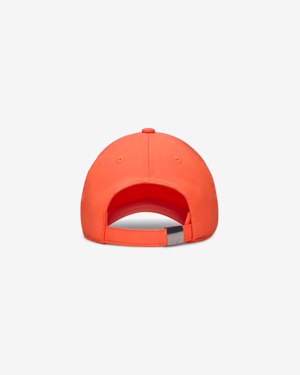 Nike Dri-FIT Club Metal Swoosh Pet Pet One Oranje