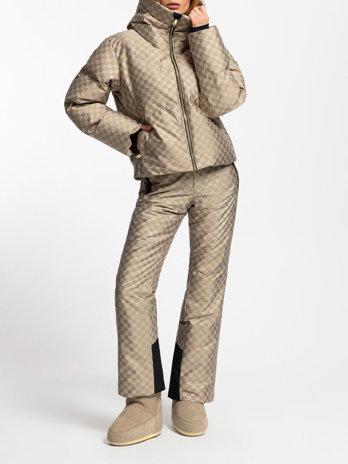 NIKKIE Newport Check Jacket Ski jack dames Zand Geel
