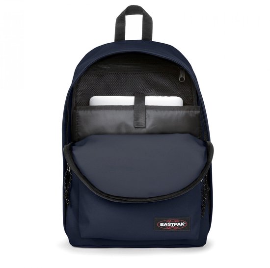 Donkerblauwe Eastpak rugzak met open vakken, laptophoes en mesh vak.