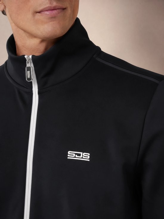 Zwart sportvest met witte rits en Sjeng Sports logo op de borst.