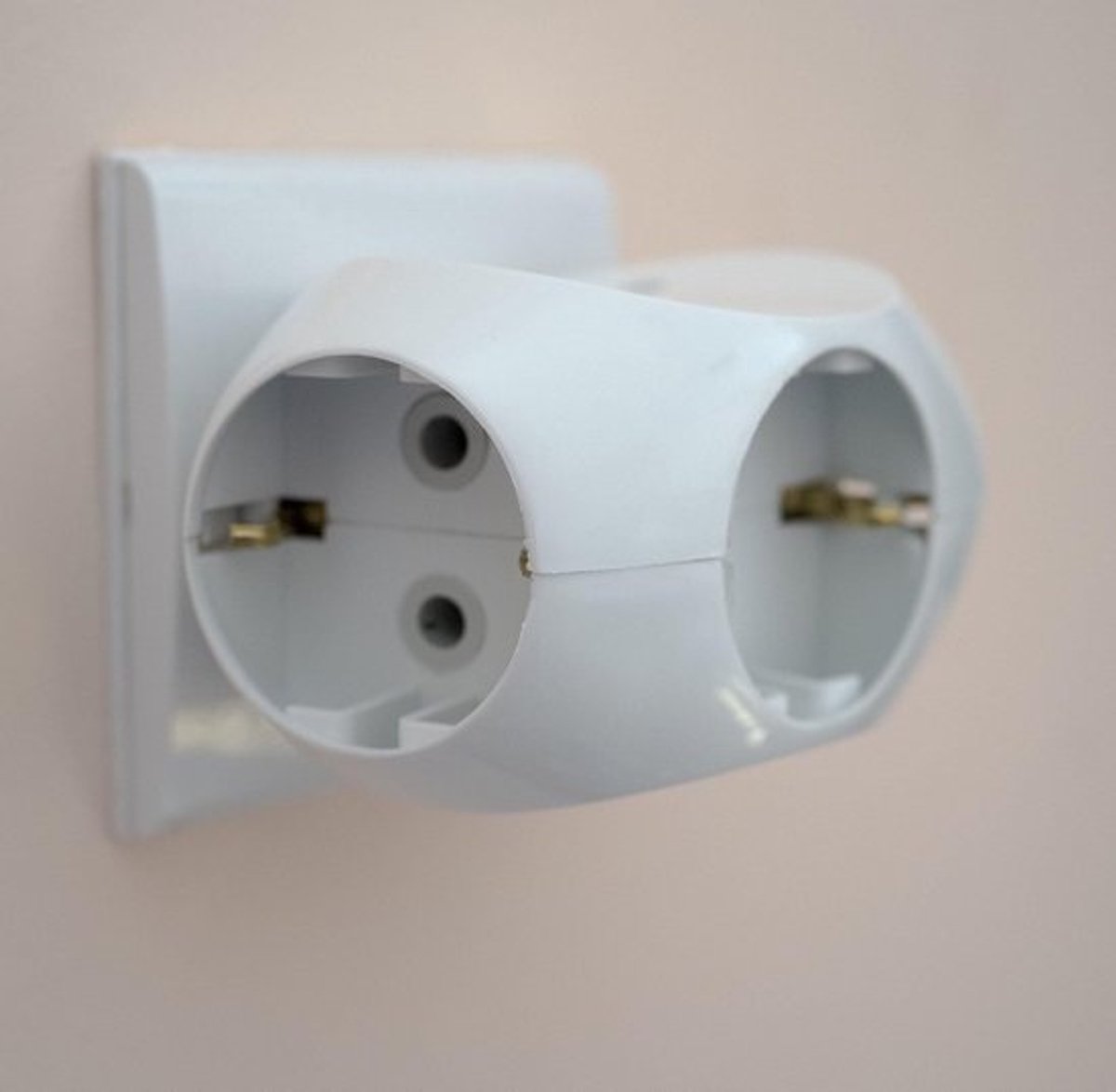 Stopcontact splitter 3-voudig – verdeelstekker met randaarde – overspanningsbeveiliging – horizontaal – wit – Type F